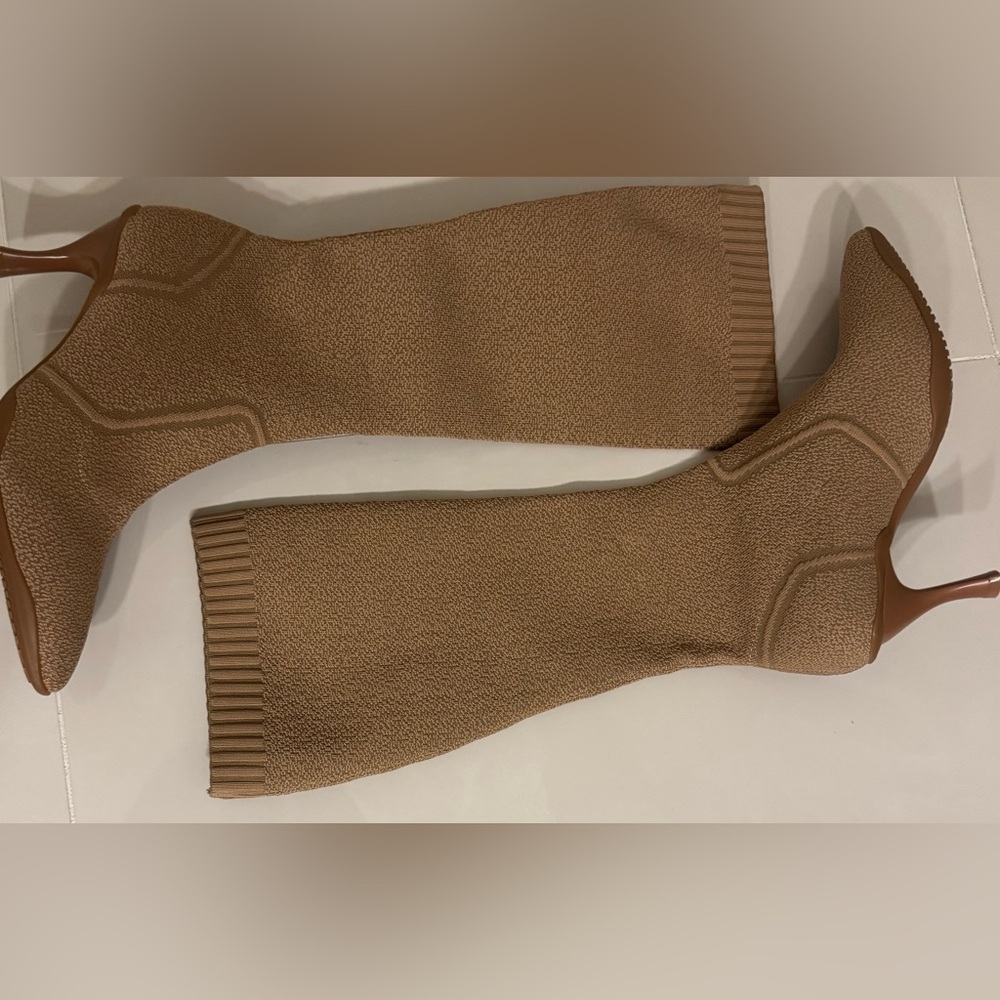 NWOB Cozy Island Knit Sock Boots Camel Pointed Toe Stiletto Heel Size 8 - Picture 6 of 14